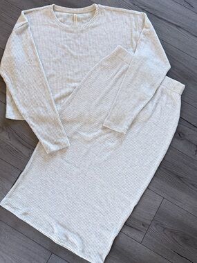 Aritzia Babaton Ribbed Co-Ord Set- Cream 2 Piece Lounge Set| Midi Skirt M, Top L